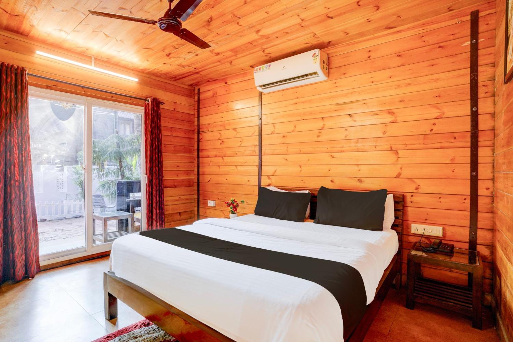 Super Townhouse Morjim Hotel Ngoại thất bức ảnh