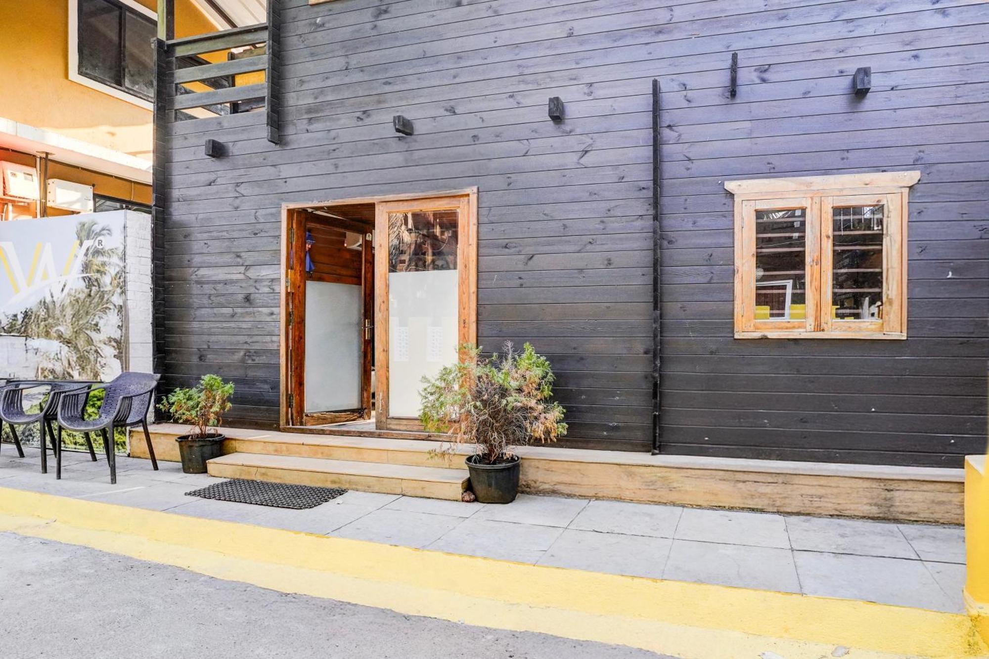 Super Townhouse Morjim Hotel Ngoại thất bức ảnh