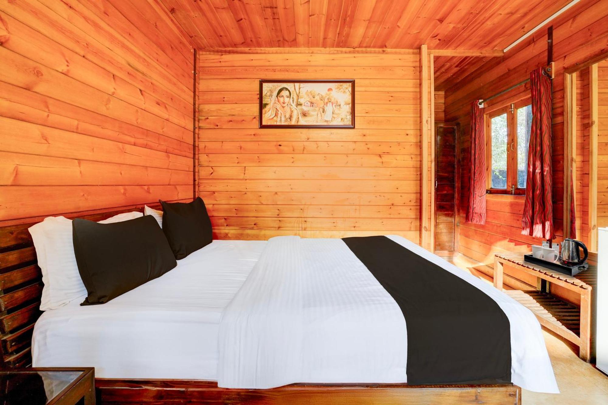 Super Townhouse Morjim Hotel Ngoại thất bức ảnh
