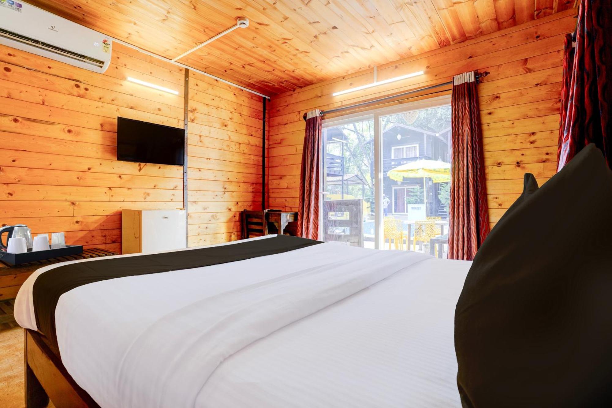 Super Townhouse Morjim Hotel Ngoại thất bức ảnh