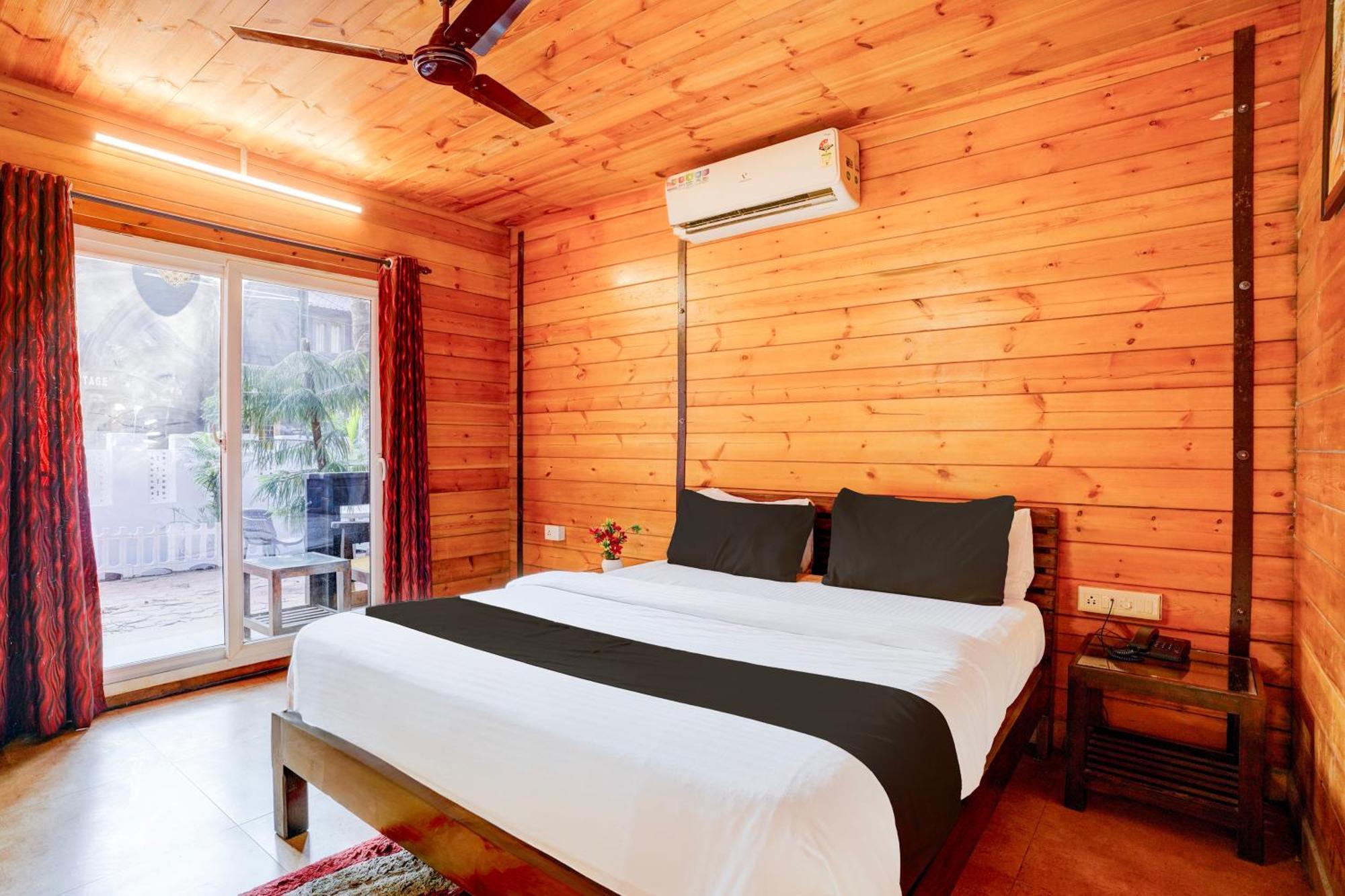 Super Townhouse Morjim Hotel Ngoại thất bức ảnh